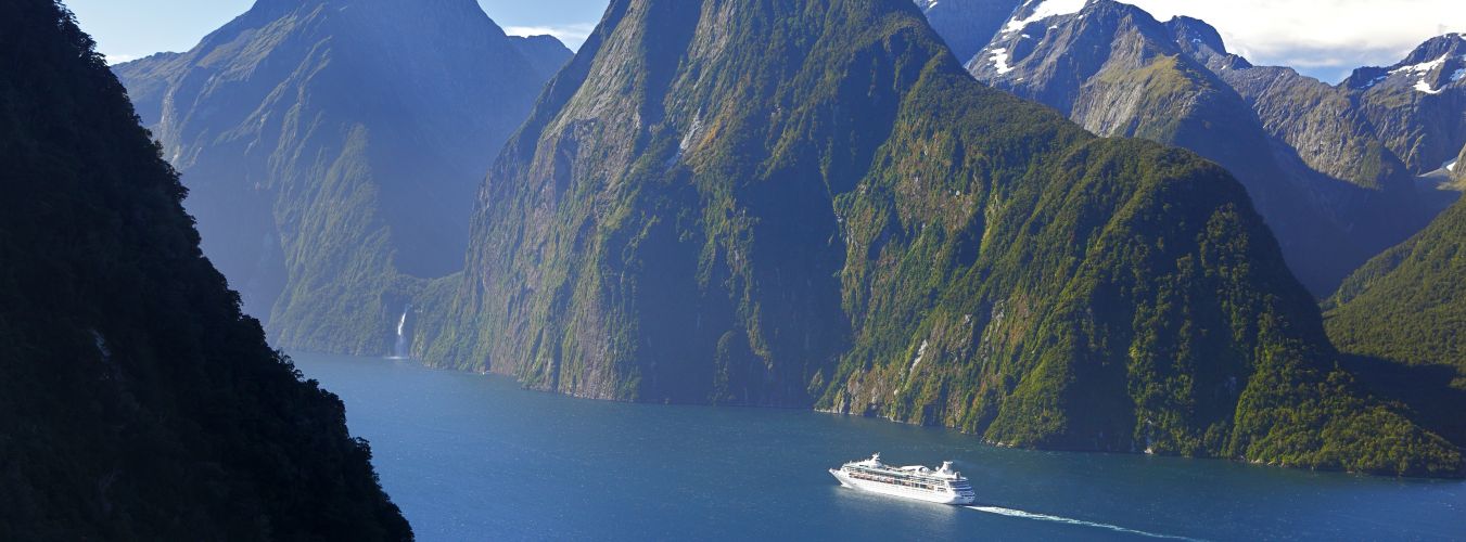 AS46 Milford Sound Fiordland Rob Suisted